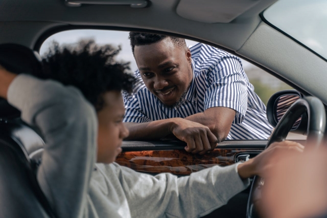 4 Tips to Help Your Nervous Teenager Find the Confidence to Drive